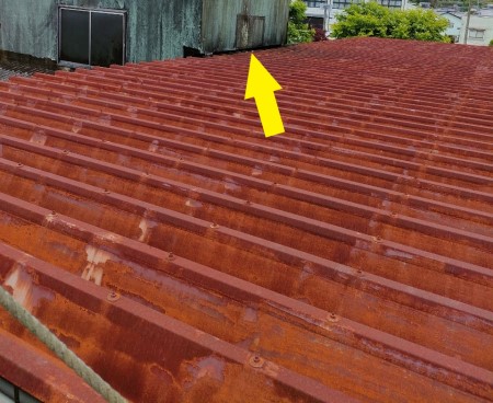 折板屋根　雨漏り箇所　工場